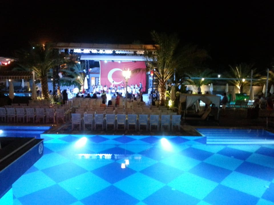 Abendprogramm Quattro Beach Spa & Resort