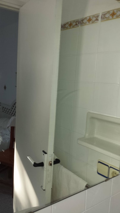 Bad alt und rostig und schmuddelig Sun Club Eldorado