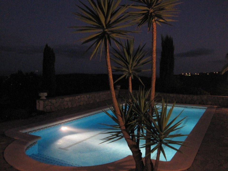 Der schöne, beleuchtete Pool Ferienhaus Casa Jaro