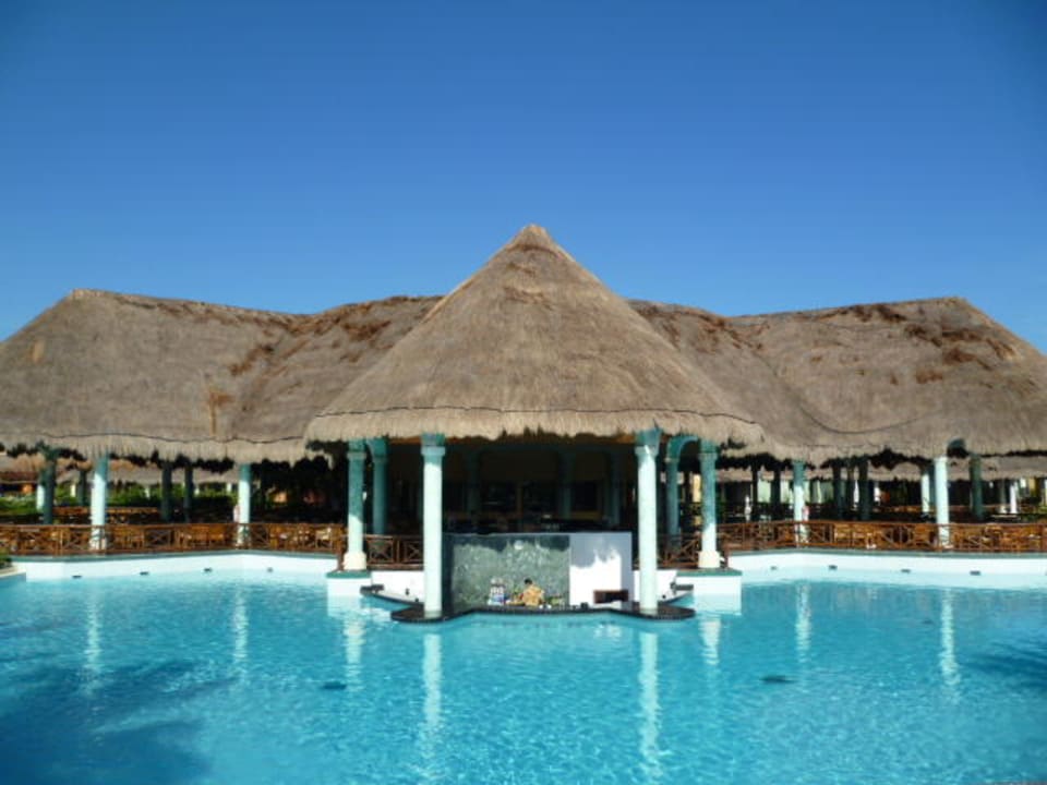 Pool mit Swim-up-Bar Grand Palladium Select White Sand Resort & Spa