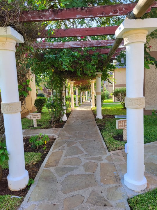 Gartenanlage Neptune Village Beach Resort & Spa