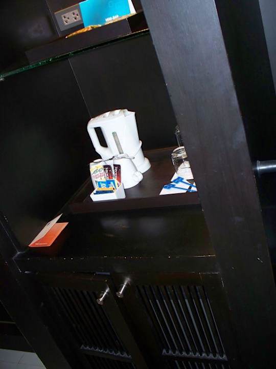 Wasserkocher und Kühlschrank Novotel Chumphon Beach Resort And Golf