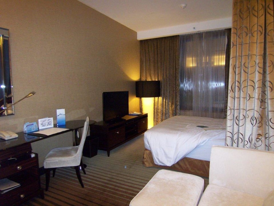 Blick ins Zimmer Hotel Harbour Grand Hong Kong