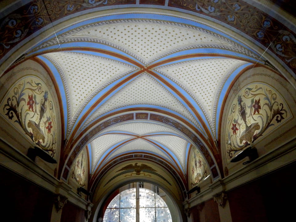 Decke vom Gang zum Frühstück Hotel Kinsky Garden