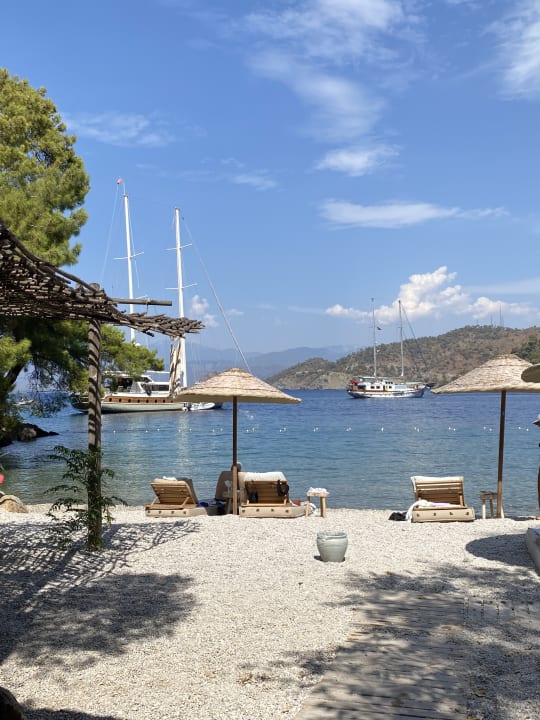 Strand Hillside Beach Club