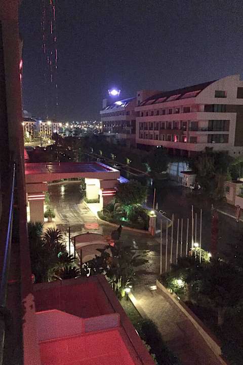 Abendlicher Zimmerausblick Landseite Aydinbey Kings Palace & Spa