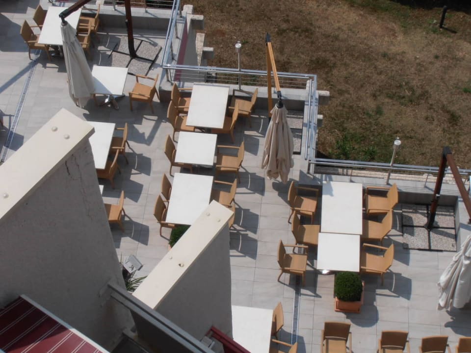Blick auf Terrasse vom 8. Stock Rubin Hotel