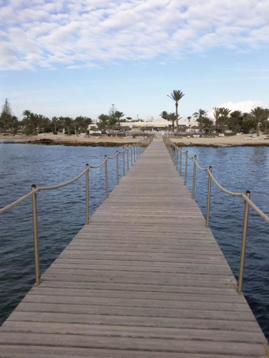 Blick vom Steg zum Hotel Hotel El Mouradi Djerba Menzel