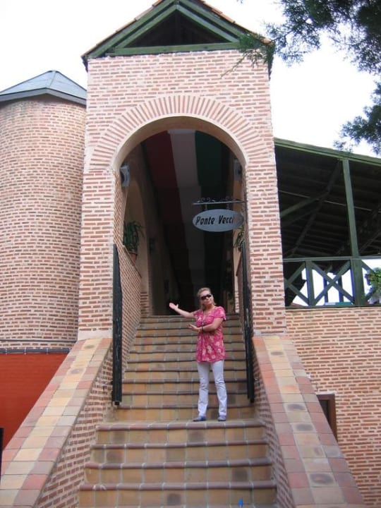 Вход в итальянский ресторан Limak Limra Hotel & Resort