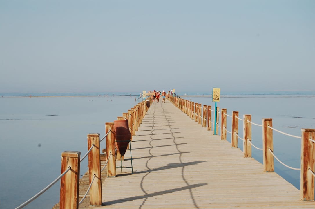 Molo na plaży Hotel Tropicana Azure Club