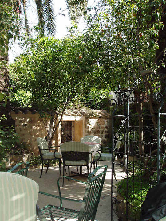 Blick ins Garten - Restaurant Dogan Hotel by Prana Hotels & Resorts