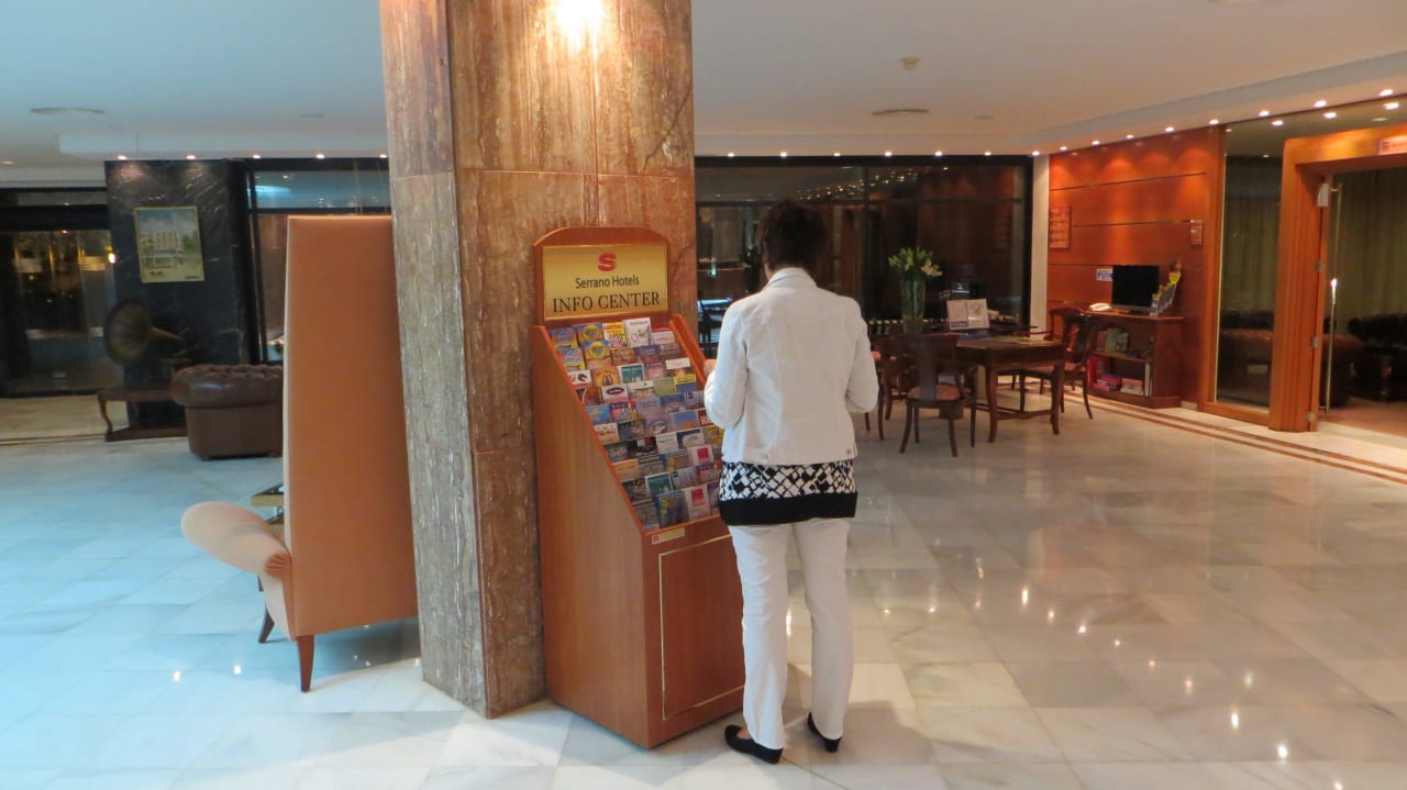 Eingangsbereich Hotelinformation Hotel Serrano Palace