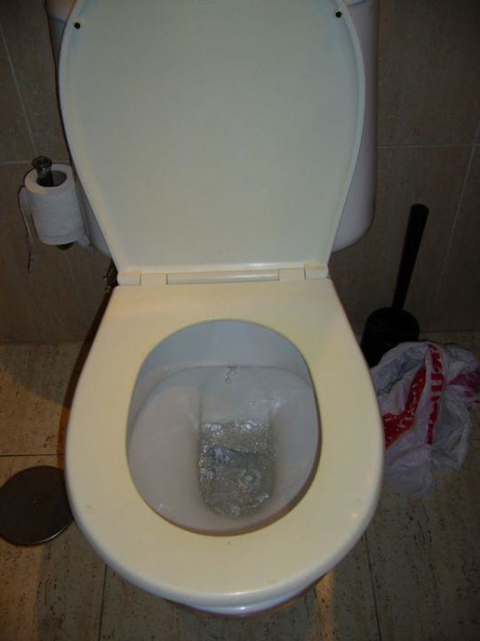 Das Klo mit tollen gelben Design und Geruch Apartments Galeon Playa