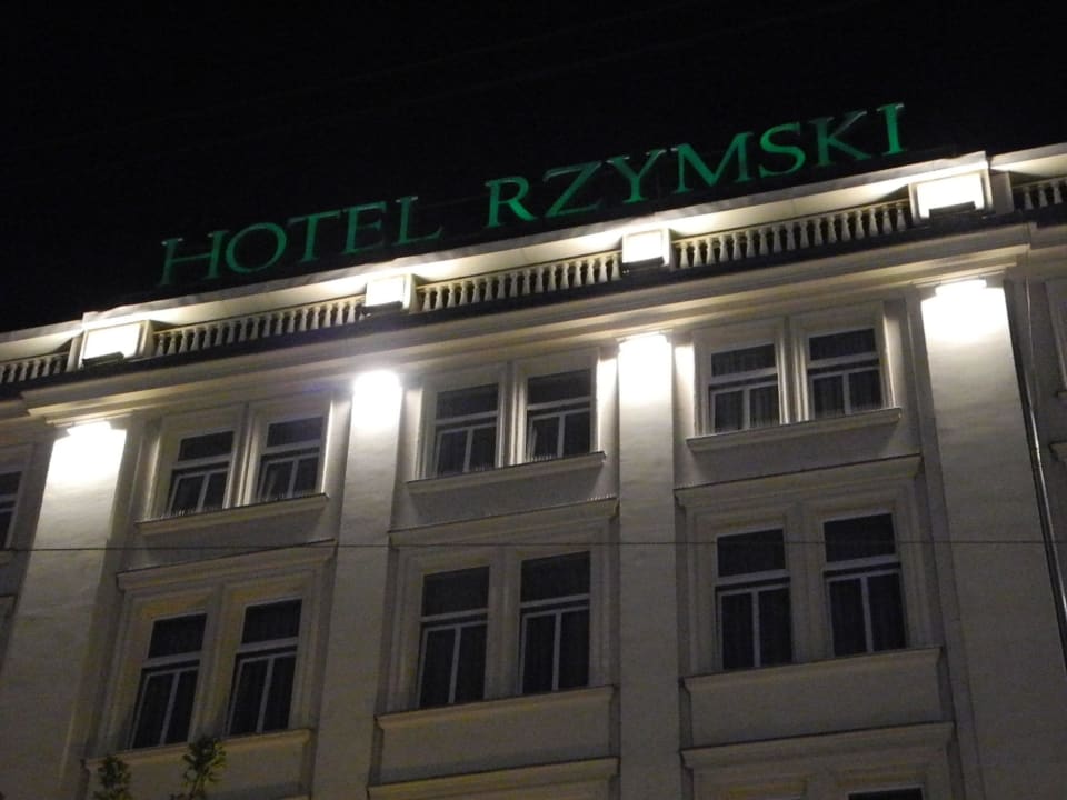 Ansicht bei Nacht Hotel Rzymski