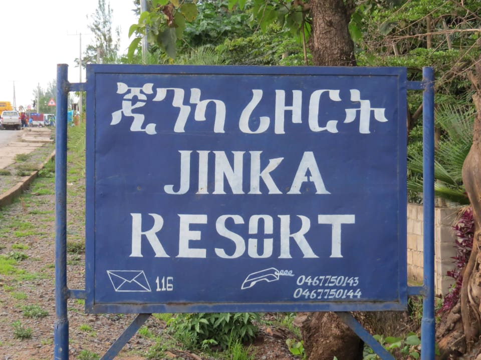 Von der Straße aus Jinka Resort