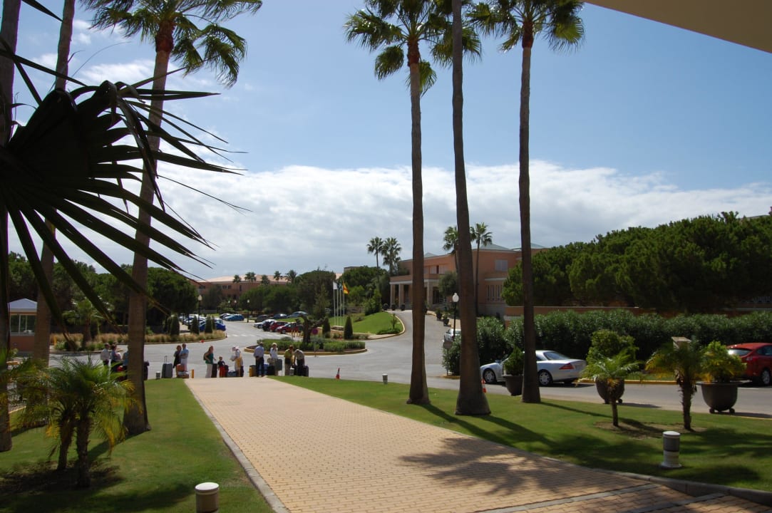 Vom Eingang vom Hotel zur Straße Hipotels Barrosa Park