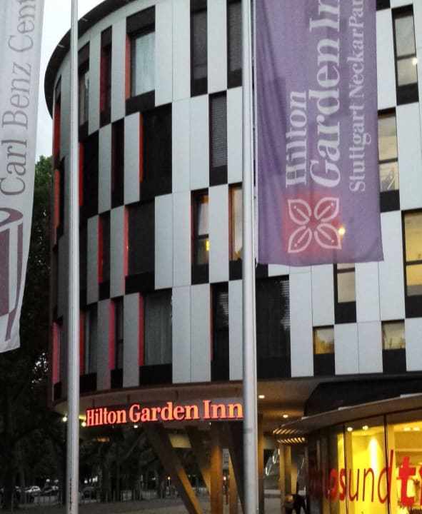Hoteleingang  Hilton Garden Inn Stuttgart NeckarPark