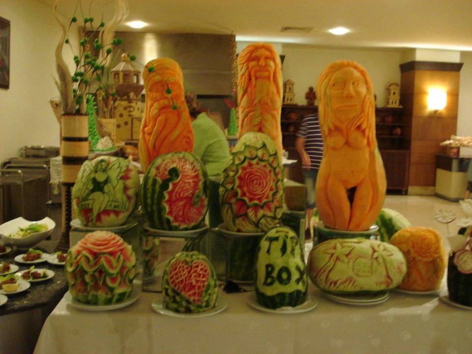 Melonenkunstwerke Calimera Serra Palace