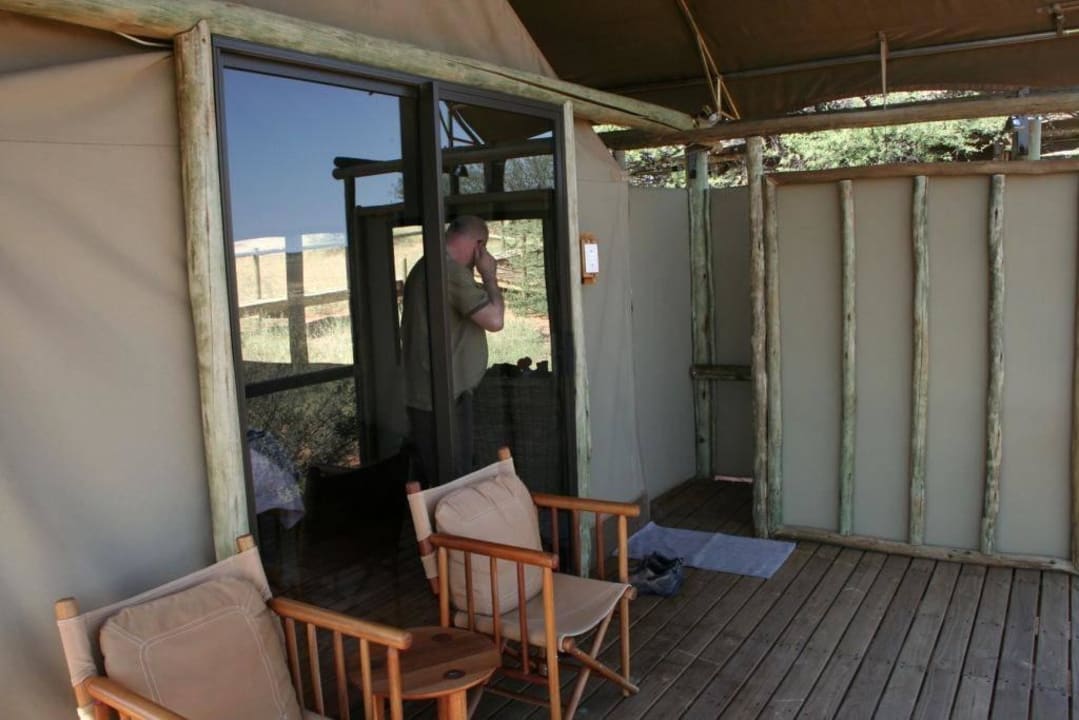 Terrasse mit Außendusche,  Ta Shebube Polentswa Lodge