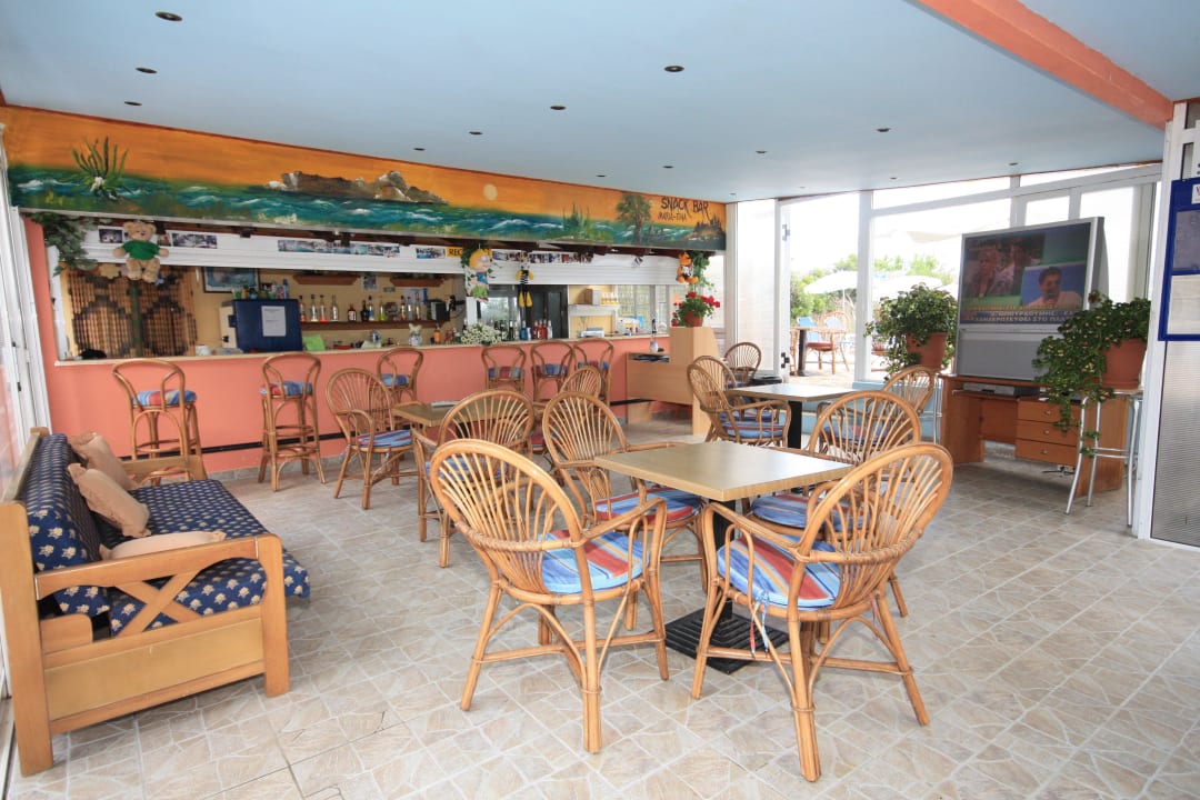 BAR- RECEPTION Eleni Family Apartments