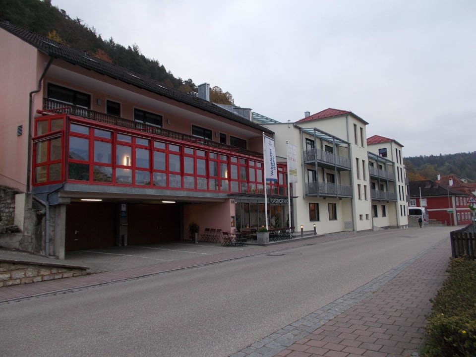 Das Hotelgebäude, links daneben das Gästehaus ! Hotel Gasthof Heckl