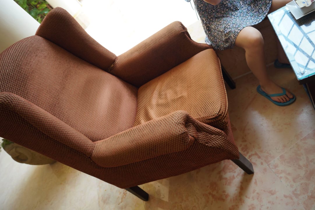 Abgesessener Sessel The Grand Hotel Hurghada