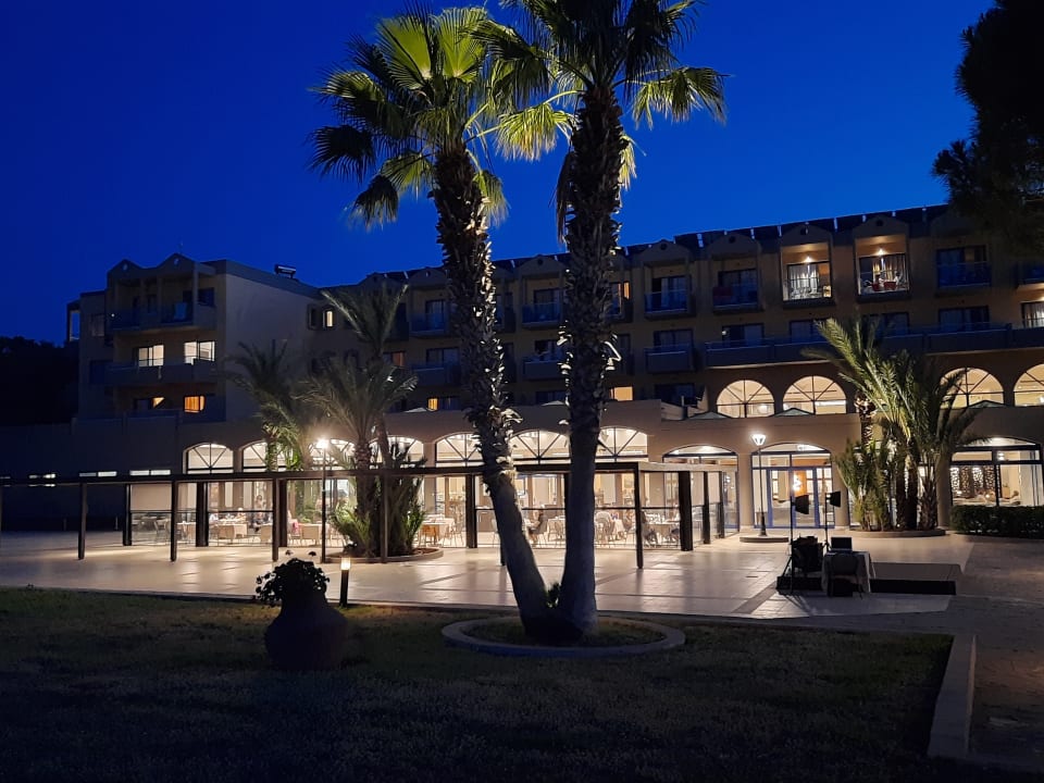 Außenansicht Kresten Palace Hotel