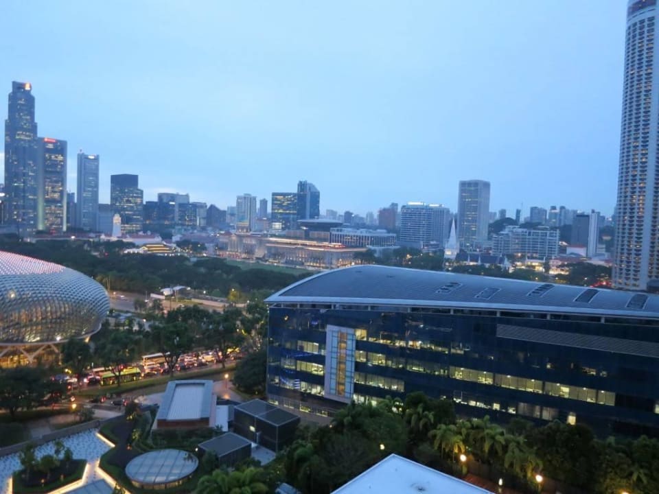 Ausblick Richtung Pool Parkroyal Collection Marina Bay