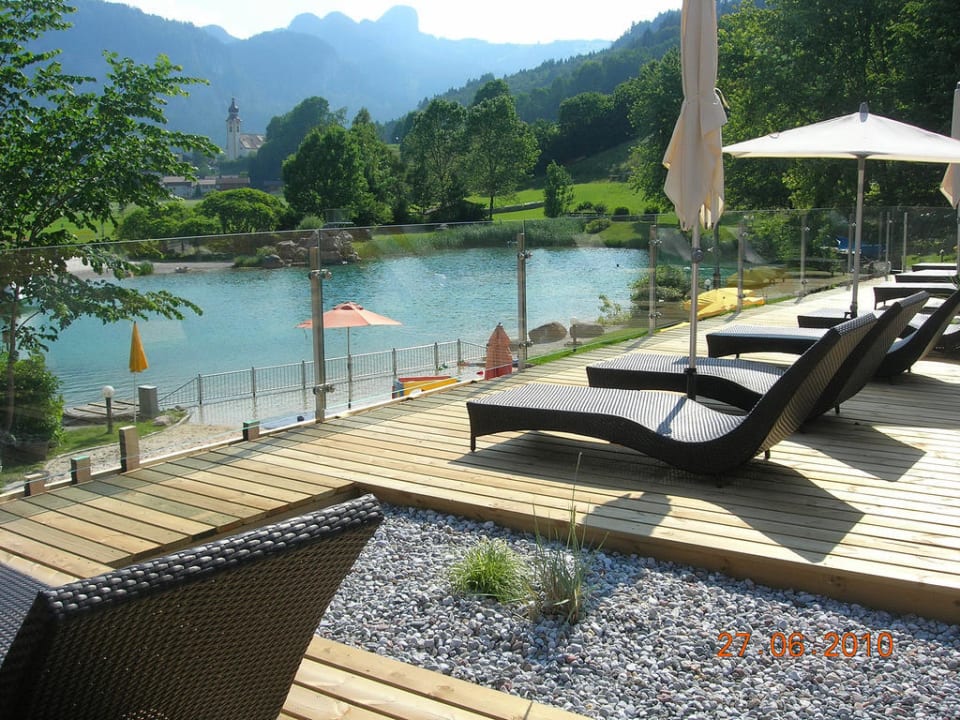 Ausblick von der neuen Seeterrasse zum See POST Family Resort