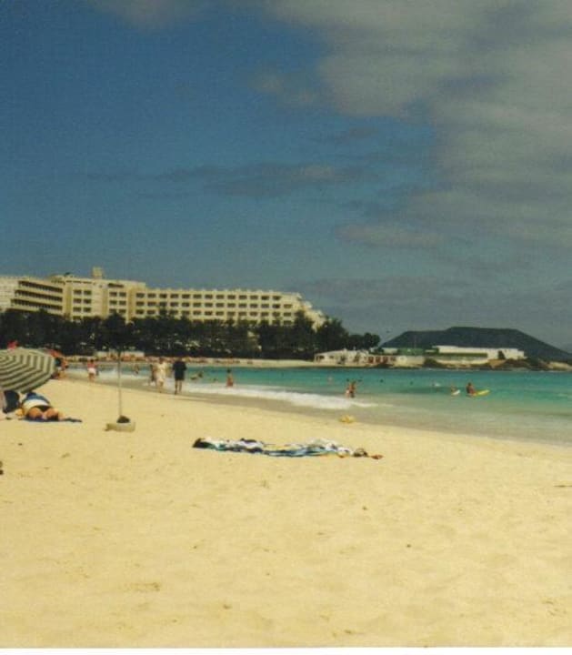 Das Tres Islas vom Strand aus gesehen Hotel Riu Palace Tres Islas