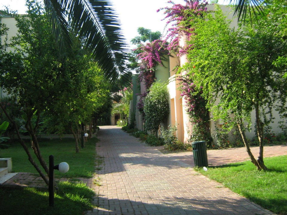 Große, saubere Gartenanlage VONRESORT Golden Beach