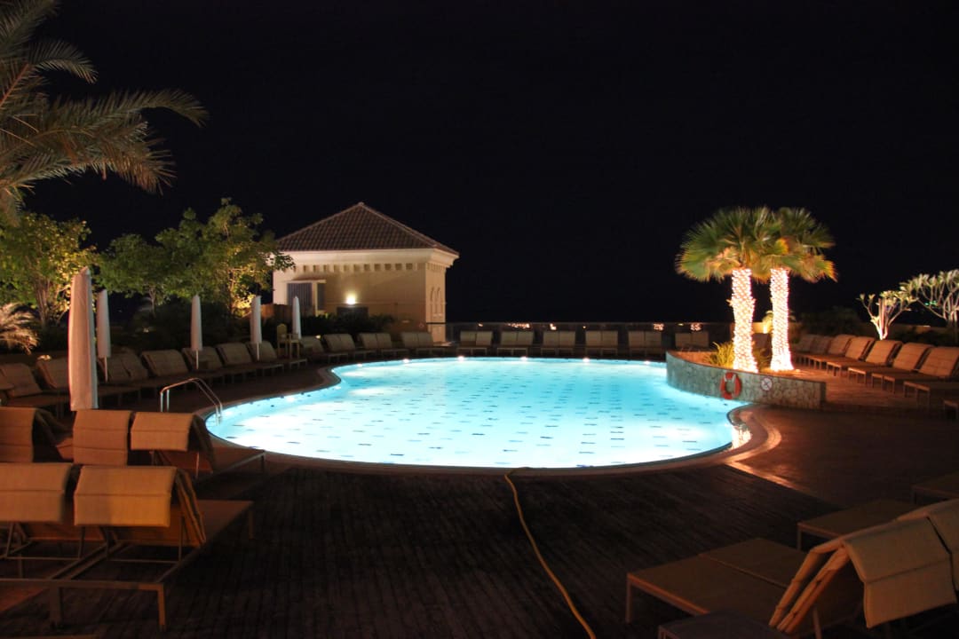 Pool bei Nacht Amwaj Rotana Jumeirah Beach Residence