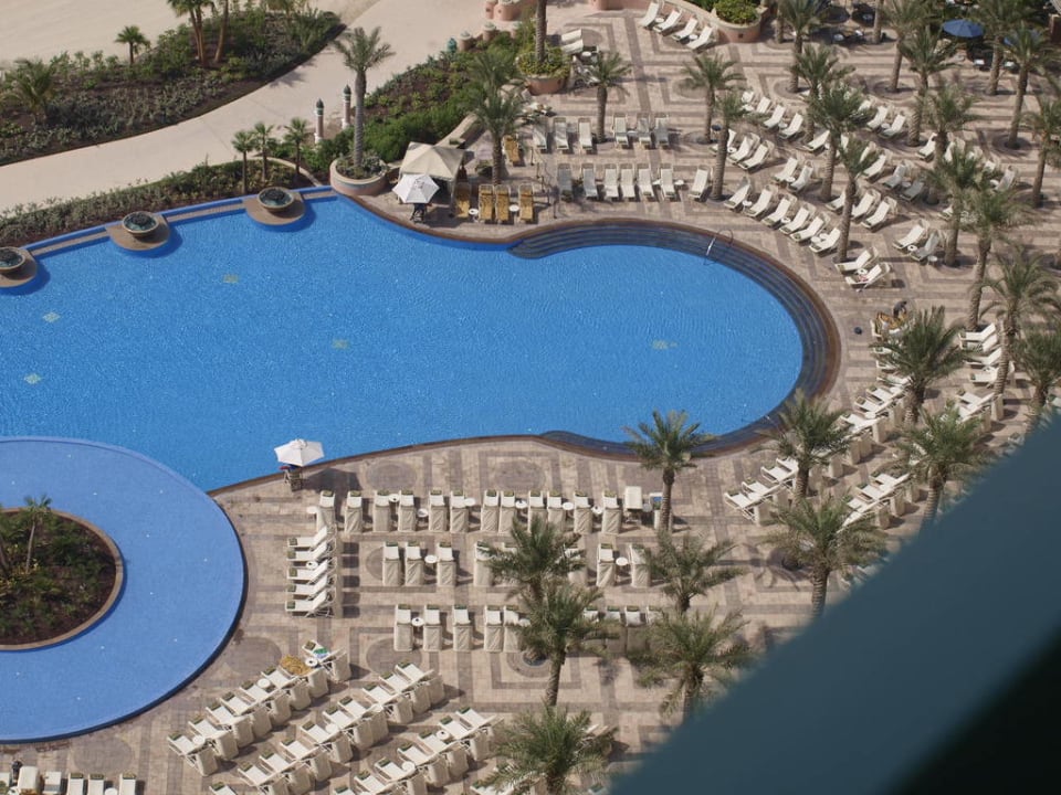 Pool aus dem obersten Stockwerk gesehen Atlantis, The Palm