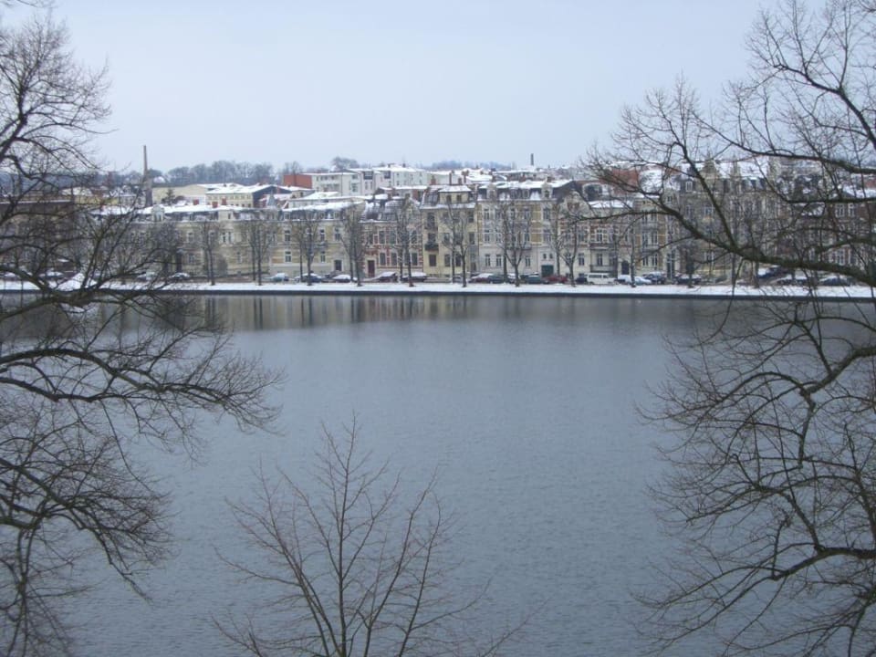Blick aus dem Zimmer auf den Pfaffenteich Hotel Niederländischer Hof
