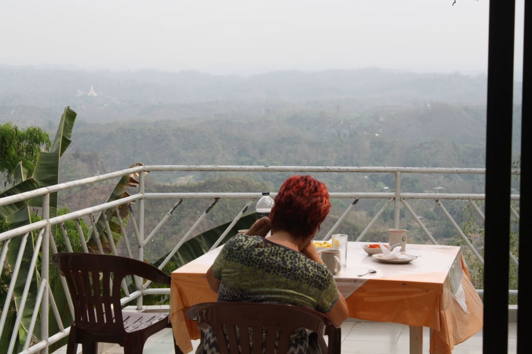 Ein toller Ausblick beim Essen Hillside Resort Bandarban