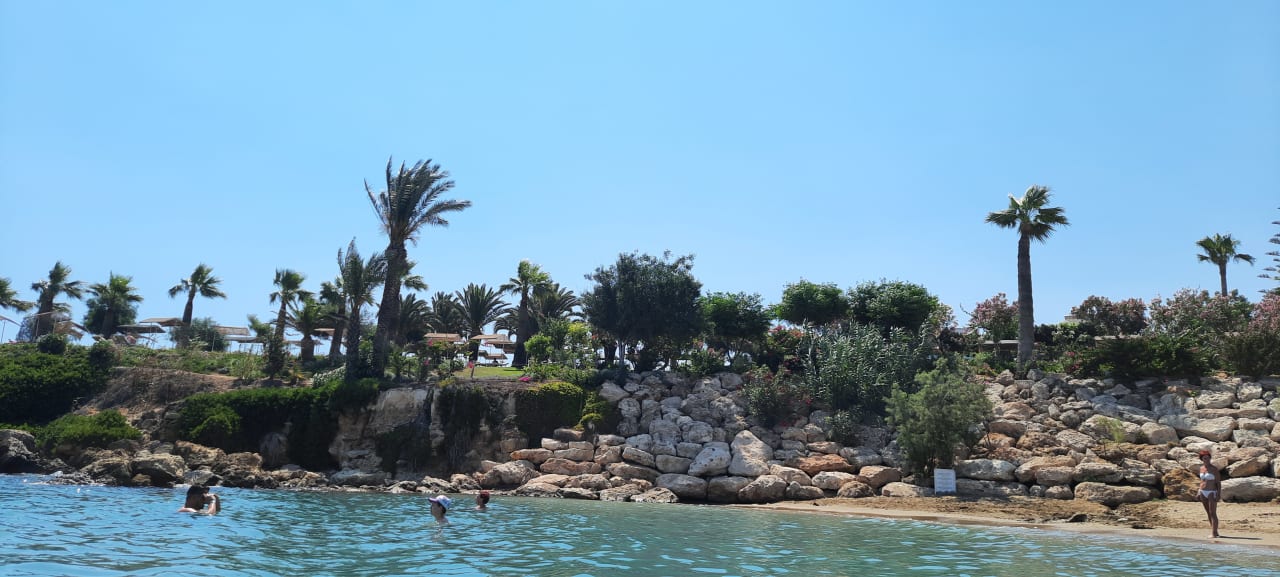 Strand Crystal Springs Beach Hotel