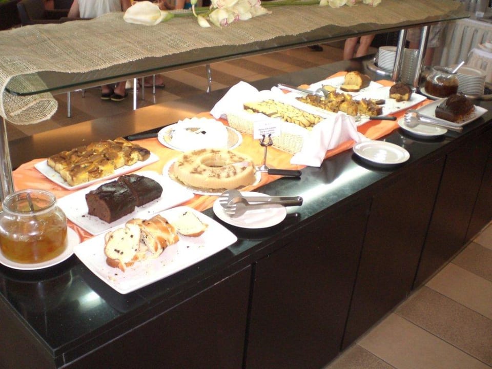 Dessertbuffet beim Frühstück Atlantica Mikri Poli Kos