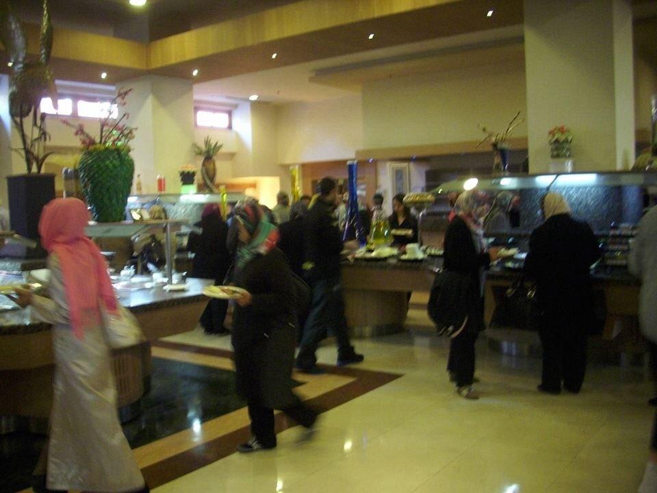 Andrang im Speisesaal  Fame Residence Lara & Spa