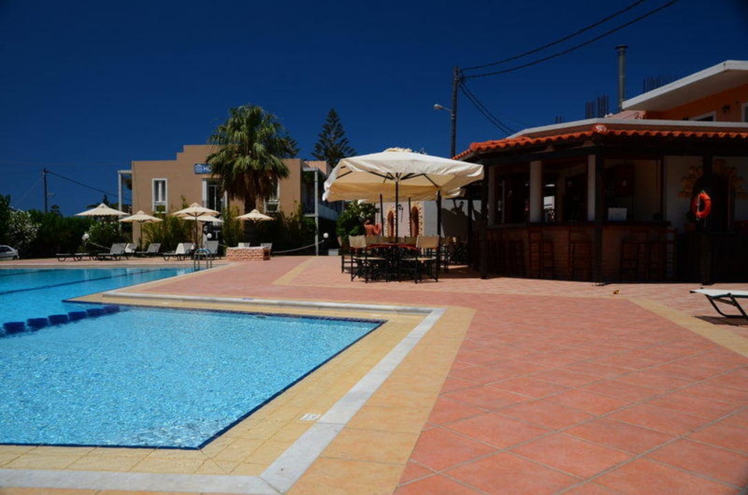 Basen i bar Hotel Peli