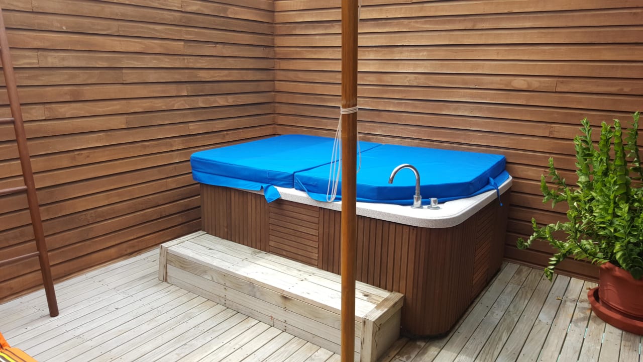 Jakuzzi Meeru Maldives Resort Island