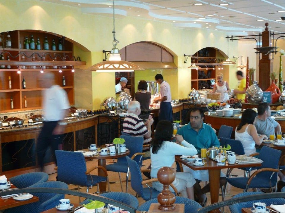 Restaurant Waves Le Meridien Mina Seyahi Beach Resort & Waterpark