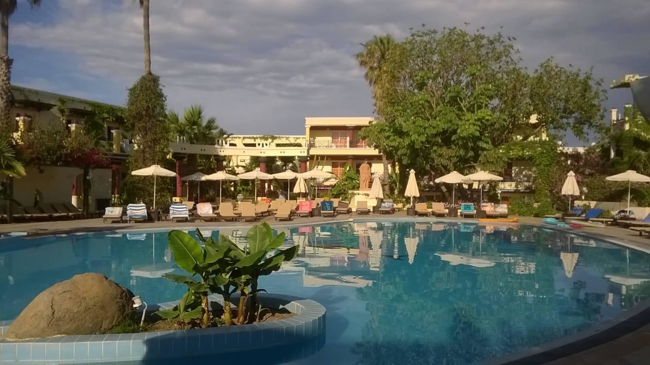 Früh am Morgen... Apollon Hotel