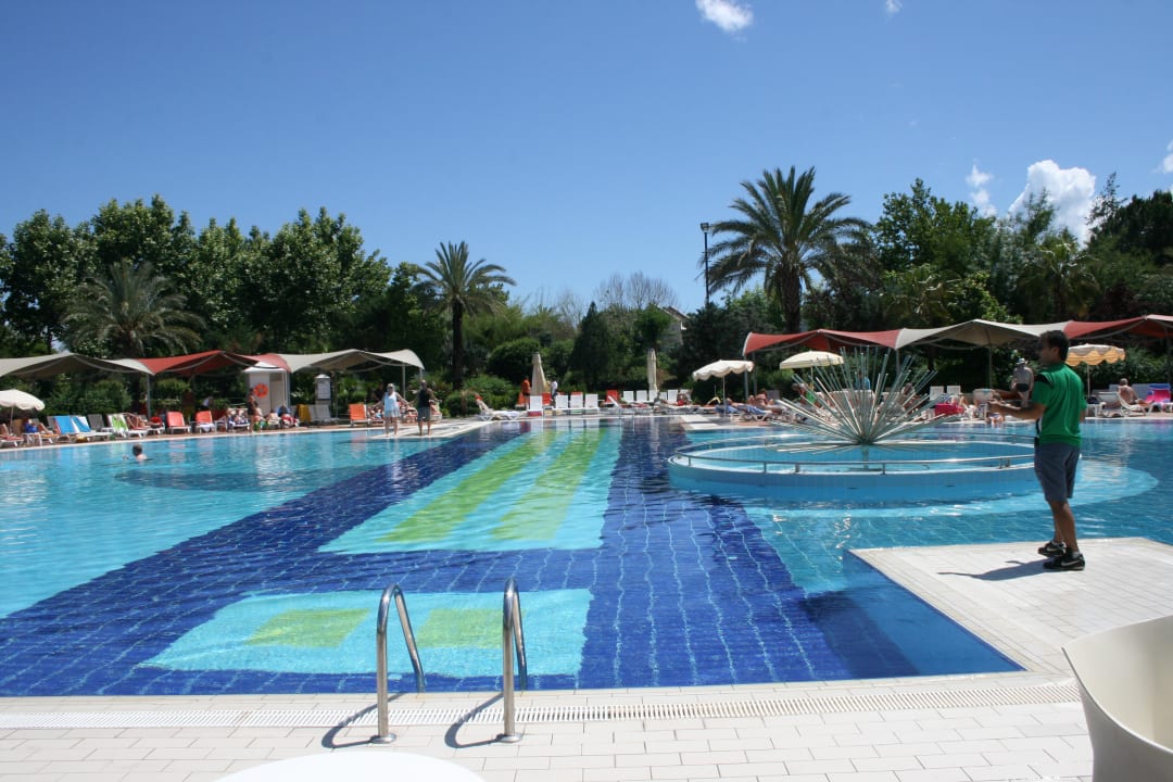 Der Pool von der Bar aus gesehen Le Jardin Resort