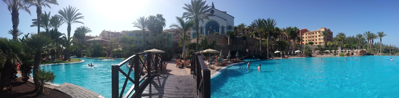 Pool mit Blick auf Hotel R2 Rio Calma Hotel & Spa & Conference