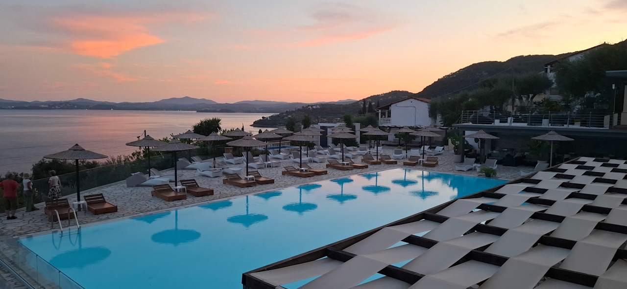 Pool Hotel Pantokrator