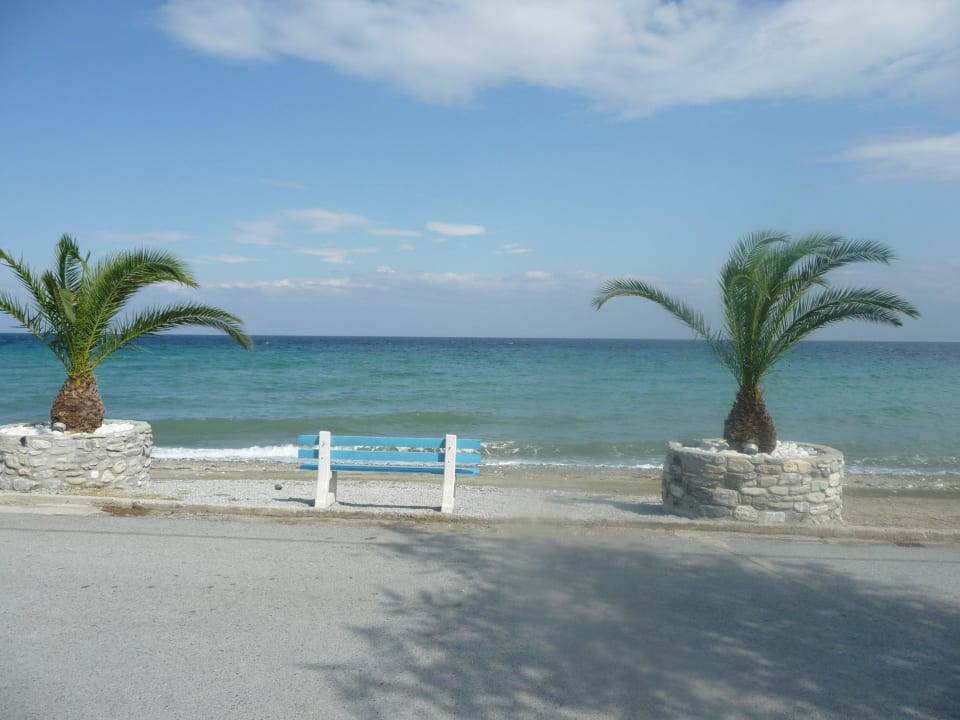 Je nach Jahreszeit hohe Wellen und sehr windig alltoura Club Hotel Poseidon Palace