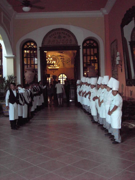 Empfangskommite zu Dinner. Hotel Riu Tequila