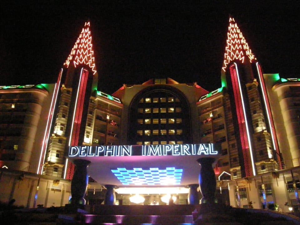 Z ulice Hotel Delphin Imperial