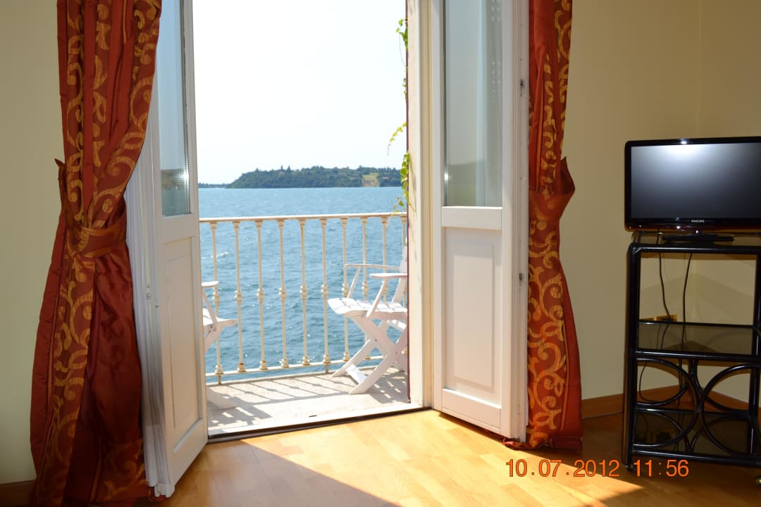 Wunderschöner Ausblick zum Pool und auf den See Grand Hotel Gardone