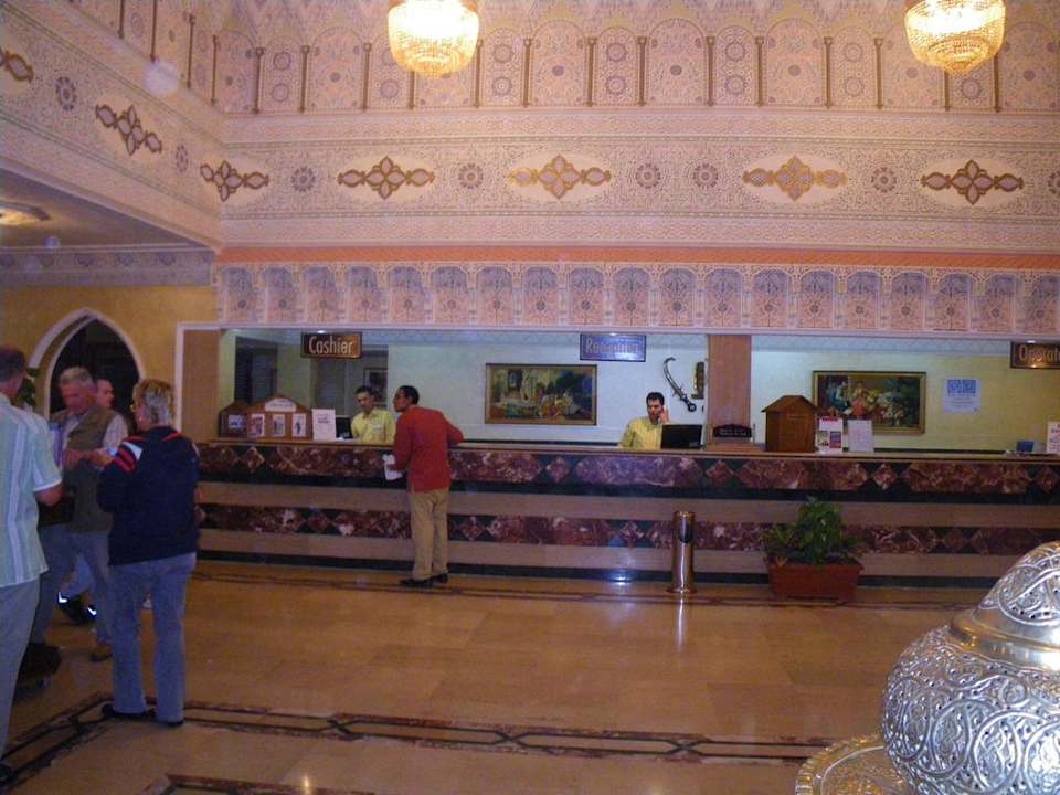 Die Rezeption, links die Safes Pickalbatros Alf Leila Wa Leila Resort - Neverland Hurghada